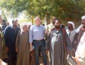 الدكتور سويلم يتفقد منطقتى وادى النقرة ونصر النوبة بأسوان للاطمئنان على منظومة الرى ، ويلتقى بالمنتفعين للتعرف على طلباتهم