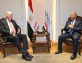 وزير النقل يبحث مع السفير الهولندي بالقاهرة التعاون في مجال تصدير الخضروات المصرية إلي هولندا من خلال تسيير خط رورو بين الموانئ المصرية ( دمياط – الأسكندرية ) وميناء روتردام بهولندا