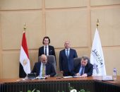 وزير النقل  يشهد توقيع البروتوكول التنفيذي لافتتاح برامج اكاديمية مصر  للنقل السككي بين شركة الستوم الفرنسية وعدد من الهيئات التابعة لوزارة النقل