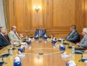 “وزير الدولة للإنتاج الحربى” يستقبل وفد “فوجي سينو” الصينية لبحث التعاون المشترك في مجال إنتاج الجراجات الذكية والمشايات الكهربائية