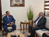 وزير التنمية المحلية يبحث مع مدير برنامج الأغذية العالمي بالقاهرة ملفات التعاون المشترك بين الجانبين