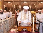 قداسة البابا يصلي لقان وقداس “خميس العهد” في دير مارمينا بمريوط