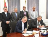 محافظ الفيوم ورئيسا القابضة للمياه والتنمية الصناعية يشهدون مراسم توقيع عقد إعادة تأهيل ورفع كفاءة محطة معالجة الصرف الصحى بكوم أوشيم