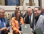 وزيرة الثقافة و محافظ قنا ومدير صندوق مكتبات مصر يطلقون المكتبات المتنقلة لـ 6 محافظات