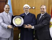 رئيس جامعة الأزهر يشيد بأعمال التطوير والتجديد بكلية التربية بنين بالقاهرة ويكرم المسهمين فيها