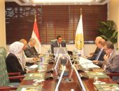 وزير التنمية المحلية يتابع مع محافظي سوهاج و قنا الموقف التنفيذي للمشروعات الخدمية وبدء تشغيل المجمعات الحكومية بقرى “حياة كريمة” وبرنامج التنمية المحلية بصعيد مصر