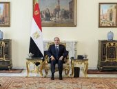 السيد الرئيس عبد الفتاح السيسي يستقبل الفريق أول “مايكل كوريلا” قائد القيادة المركزية الأمريكية، وذلك بحضور الفريق أول محمد زكي وزير الدفاع والإنتاج الحربي.