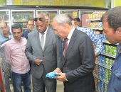 تنفيذًا لتوجيهات رئيس مجلس الوزراء ..محافظ القليوبية يتفقد منافذ ومعارض بيع السلع الغذائية بأسعار مخفضة بأحياء غرب وشرق شبرا الخيمة ضمن مبادرة تخفيض الأسعار