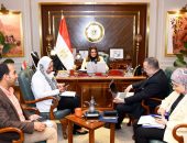 وزيرة الهجرة تلتقي خبيرا مصريا بالخارج لبحث تدريب الممرضين وإنشاء مركز متخصص في جراحات الأجنة والأبحاث