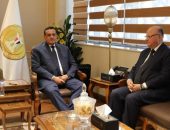 وزير التنمية المحلية يتابع مع محافظ القاهرة المشروعات الجارية على أرض العاصمة ومتابعة توجيهات القيادة السياسية وتكليفات رئيس الوزراء فى الملفات الخدمية