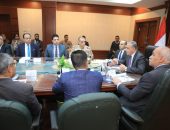 محافظ سوهاج يترأس غرفة العمليات الرئيسية بالمحافظة لمتابعة سير الانتخابات الرئاسية