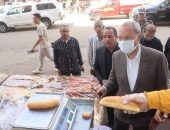 مع أول يوم تطبيق لقرار تخفيض أسعار رغيف الخبز السياحي … محافظ القليوبية يتفقد عدداً من المخابز السياحية بمدن كفر شكر وطوخ وقها
