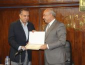 في إطار فعاليات وزارة الثقافة المصرية، تحت رعاية الدكتورة نيفين الكيلاني، وزيرة الثقافة، أقامت دار الكتب والوثائق القومية برئاسة الدكتور أسامة طلعت، ندوة بمناسبة يوم الأسرة بعنوان دور الفكر والفن في تدعيم القيم الأسرية