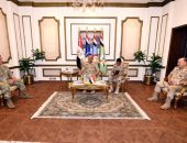 الفريق أول / محمد زكى القائد العام للقوات المسلحة وزير الدفاع والإنتاج الحربى يلتقى قائد القيادة المركزية الأمريكية …