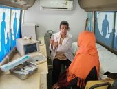 توقيع الكشف على 1317 حالة خلال قافلة طبية بمركز ديرمواس بالمنيا