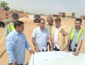 وزير الإسكان: دفع العمل بالطرق والمرافق بالأراضي المضافة لمدينتي سفنكس والشروق لسرعة توفيق أوضاعها