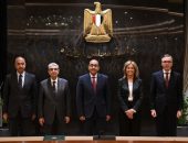 رئيس الوزراء يشهد مراسم توقيع محضري استلام الأرض لتنفيذ مشروعين لإنتاج الكهرباء من طاقة الرياح بغرب سوهاج