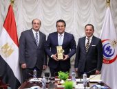 وزير الصحة يبحث مع ممثلي جمعية المعلومات الدوائية “DIA” سبل التعاون في تطوير قطاع الصناعات الدوائية