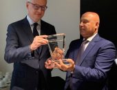 وزير النقل يوقع مع وزير الاقتصاد والمالية الفرنسي مد خارطة الطريق المبرمة بين وزارة النقل ووزارة الاقتصاد والمالية الفرنسية لاستكمال التعاون في توطين صناعة النقل بالسكك الحديدية والجر الكهربائي وتنفيذ الخط السادس  للمترو