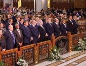 وزير شئون المجالس النيابية يحضر قداس عيد القيامة المجيد