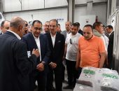 مدبولى يجدد التأكيد على استعداد الحكومة لتقديم مختلف صور الدعم المطلوب لدفع العمل بالشركات والمصانع المختلفة