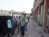 محافظ القليوبية يتفقد منظومة النظافة بمدينتي الخصوص وشبرا الخيمة ويشدد علي استكمال منظومة الجمع السكني من المنازل والقضاء علي الإشغالات والمظاهر العشوائية من الشوارع