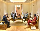 وزير النقل يبحث مع السفير الإيطالي بالقاهرة آخر المستجدات الخاصة بمشروع تسيير  وافتتاح خط سريع (رورو)