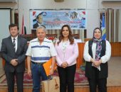 محافظ دمياط تٌسلم ٩١ تأشيرة حج للحجاج الفائزين بالقرعة لهذا العام