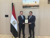 وزير الصحة يبحث مع سكرتير الدولة الروسي تعزيز التعاون في مجال تصنيع الدواء والمعدات الطبية