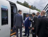 خلال زيارته لألمانيا – وزير النقل يتفقد مركز اختبارات القطارات الخاص بشركة سيمنز بمدينة فيلدنرات بألمانيا