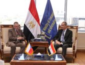 الدكتور/ عمرو طلعت وزير الاتصالات وتكنولوجيا المعلومات يبحث مع سفير التشيك لدى مصر تعزيز التعاون بين البلدين فى مجالات التحول الرقمى والذكاء الاصطناعى وبناء القدرات الرقمية والتعهيد وتصميم الإلكترونيات