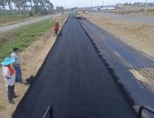 محافظ دمياط تتابع الأعمال الجارية لرد الشئ لأصله بطريق رأس البر الغربى