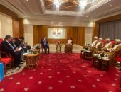 وزير السياحة والآثار يلتقي وزير التراث والسياحة بسلطنة عمان لبحث سبل تعزيز التعاون المشترك في مجال السياحة والآثار