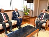 وزير التجارة والصناعة يبحث مع رئيس صندوق التنمية الحضرية سبل تحقيق التنمية الصناعية بمنطقة الحرف التابعة للصندوق بمنشأة ناصر