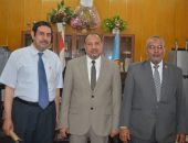 نائب رئيس جامعة الأزهر للوجه القبلي يطمئن على سير أعمال امتحانات الفصل الدراسي الثاني بكلية الشريعة والقانون بأسيوط