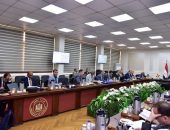 إستعراض مواد سياسة التشغيل في الداخل والخارج ..والتدريب وتنمية مهارات الموارد البشرية .