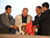 وزير الرياضة يشهد توقيع بروتوكول استضافة مصر لبطولات سوبر جلوب وبطولة العالم  للقارات لكرة اليد