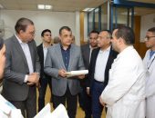 فى إطار حرصه على التواجد بين العاملين لمتابعة سير العملية الإنتاجية وزير الدولة للإنتاج الحربي يجرى جولة تفقدية مفاجئة لشركة