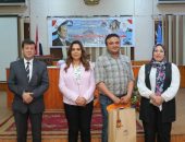 محافظ دمياط تٌسلم ٩١ تأشيرة حج للحجاج الفائزين بالقرعة لهذا العام