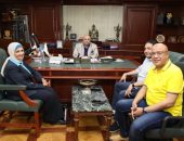 محافظ بني سويف يُكرم وكيل وزارة الصحة لانتهاء فترة عمله بالمحافظة .. ويعقد لقاءً بحضور وكيلة الوزارة الجديدة