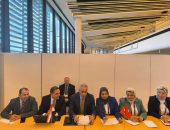 وزير العمل يلتقى نظيره السويسري لتعزيز التعاون في الملفات المشتركة.