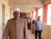 رئيس الإدارة المركزية لشؤون المناطق والخدمات، يتابع  امتحانات الشهادة الثانوية الأزهرية بالشرقية