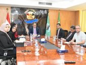 محافظ الفيوم يتابع أعمال لجنة وضع الضوابط والاشتراطات البنائية بالقرية