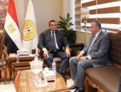 اللواء هشام آمنة يتابع مع محافظ سوهاج الموقف التنفيذي للمشروعات التنموية والخدمية علي بالمحافظة ومعدلات تنفيذ برنامج التنمية المحلية بصعيد مصر