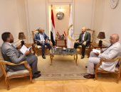 وزير النقل يستقبل السفير السوداني الجديد بالقاهرة لتدعيم العلاقات الثنائية بين البلدين في مجالات النقل المختلفة