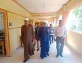 رئيس الإدارة المركزية لشؤون التعليم، ورئيس الادارة المركزية لمنطقة الاقصر الأزهرية وأمين المكتب الفني لرئيس قطاع المعاهد الأزهرية، يتابعون امتحانات الشهادة الثانوية الأزهرية بالاقصر.