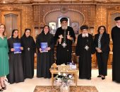 قداسة البابا يستقبل نيافة الأنبا دانيال وإدارة مدرسة الكرمة بالمعادي