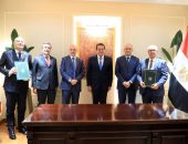 وزير الصحة يشهد توقيع مذكرة تفاهم بين الرابطة الإيطالية لشركات الأدوية والمعهد العالي للتقنية في روما واتحاد الصناعات المصرية