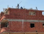 فك شدة خشبية لسقف مخالف  بأرض التين بالخانكة