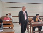 رئيس الإدارة المركزية لرعاية الطلاب بقطاع المعاهد، ورئيس الادارة المركزية للتفتيش المالي والإداري بمشيخة الأزهر يتابعان أعمال امتحانات الشهادة الثانوية الأزهرية بالاسكندرية.